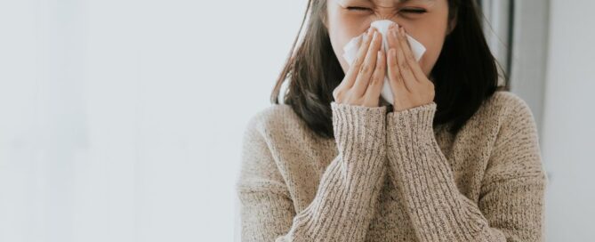 woman covering her nose: crowds and respiratory infections